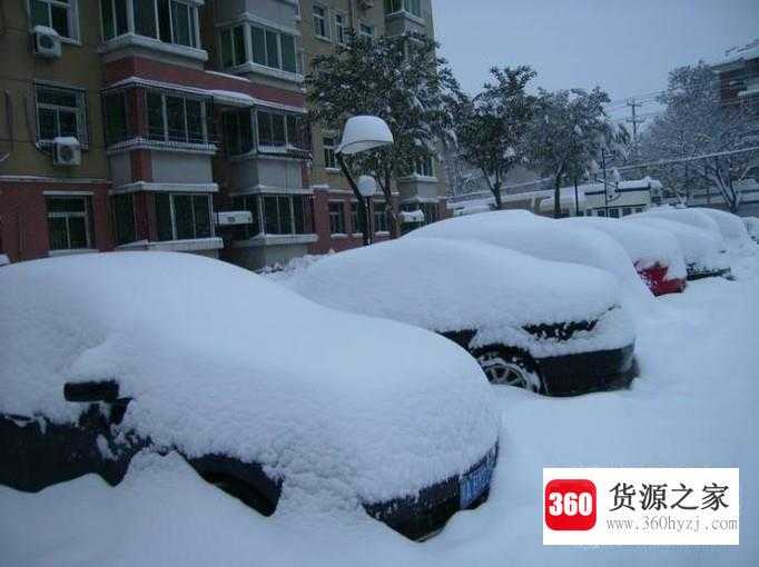 怎么清理车上的积雪