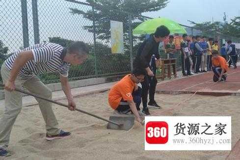 测定跳远成绩时应该怎样测量