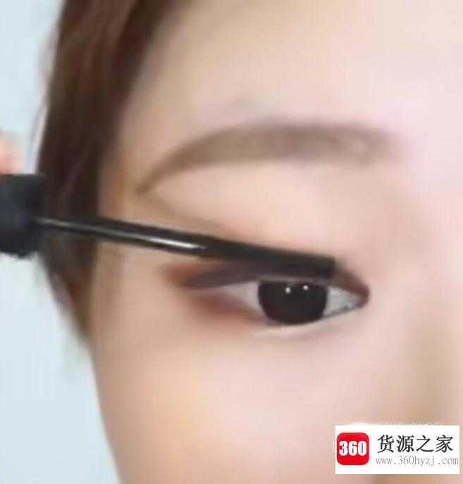 单眼皮女生怎么把眼妆画的精致又有神