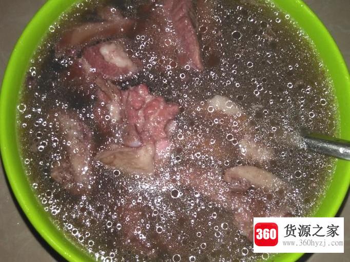 红枣红豆红花生煲肉骨汤