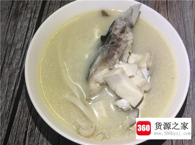 豆腐海鲜菇炖鱼头汤的做法