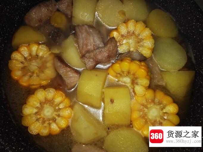 土豆玉米猪肉煲