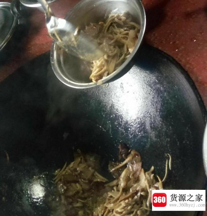 腊肉炒棒菇的做法