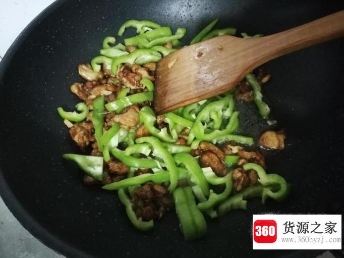 青椒炒鸡腿肉的做法！鸡腿最好吃的做法！