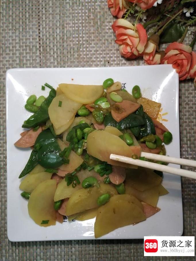 怎样做美味的土豆毛豆炒香肠？