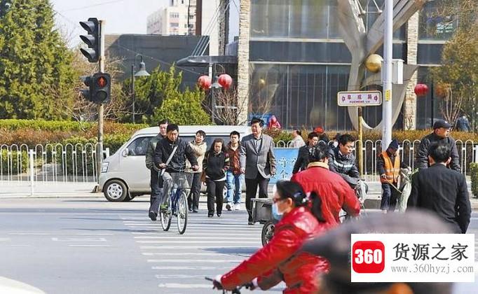 自行车、电动车怎么过十字路口