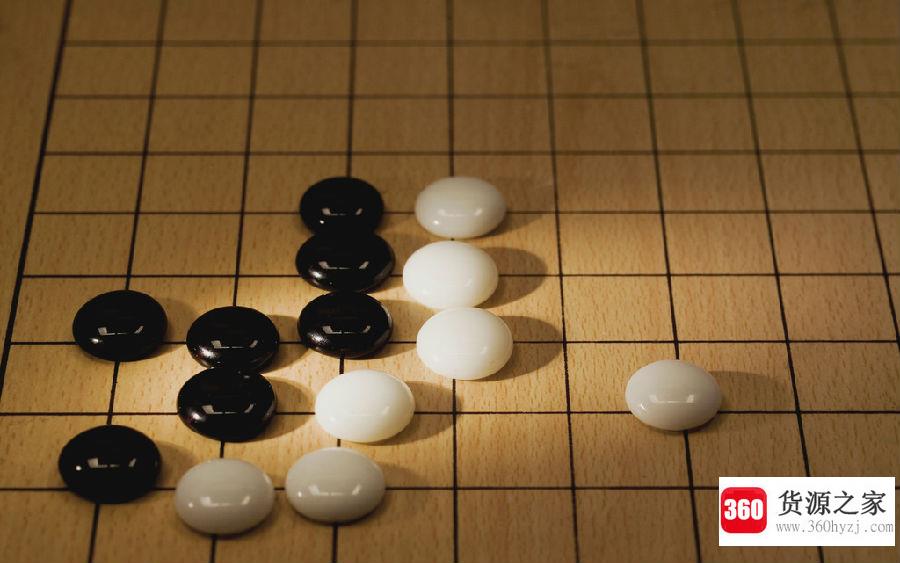 为什么围棋的黑子比白子大？