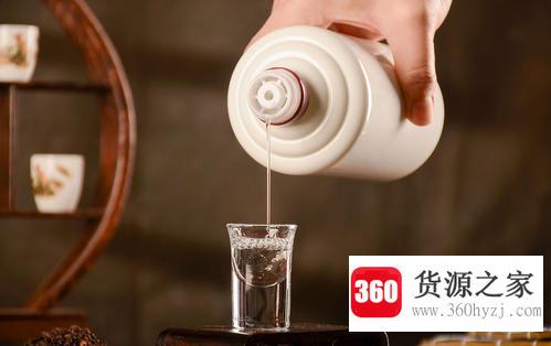 白酒怎么区分粮食酒和勾兑酒？