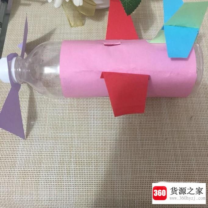 宝宝幼儿园手工制作之飞机模型储蓄罐